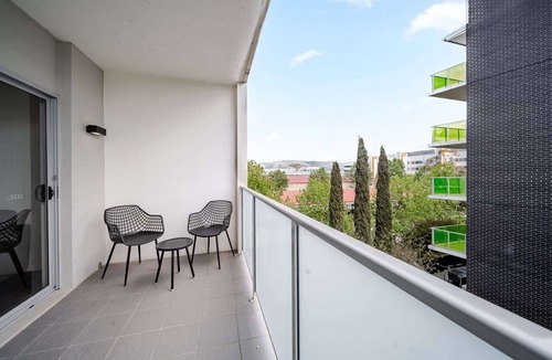 Greenway Apartment | Lakeside 1-Bed with A/C, Parking & Balcony