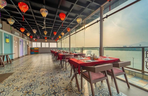 Udaipur Hotel | Lakeside Leisure A Lake View Hotel