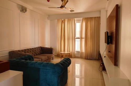 Agara Apartment | Lakeview 3BHK on 12th Floor for Family with Vehicle