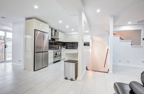 Gungahlin House | Lakeview Family Retreat: Canberra-Cozy Townhouse!