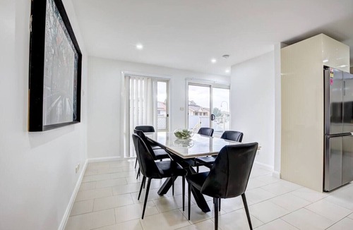 Gungahlin Villa | Lakeview Family Retreat: Canberra-Cozy Townhouse!