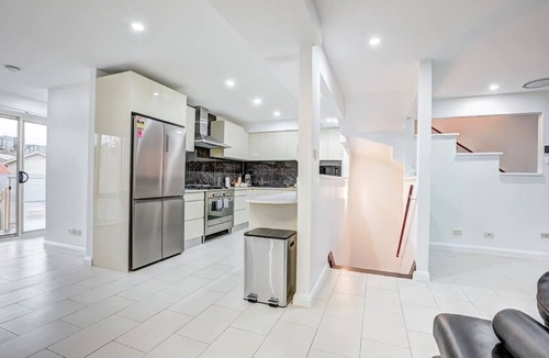 Gungahlin Villa | Lakeview Family Retreat: Canberra-Cozy Townhouse!