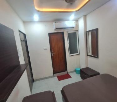 Khandwa Hotel | Lakhdatar Hotel and Restaurant