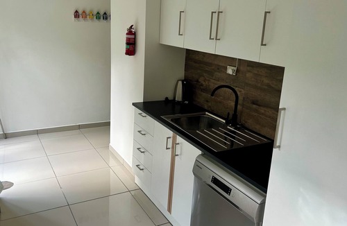 Batehaven Apartment | Large 2 Bedroom seperate private Apartment, pool table, laundry, close to beach