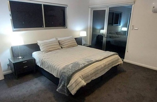 Kingston House | Large Home @Kingston Foreshore