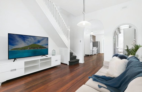 Paddington House | Large Paddington home 3 BR, Best location + Views
