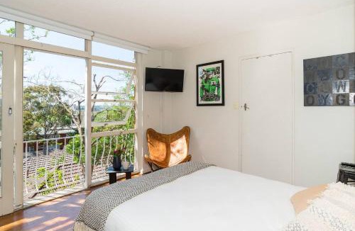 Paddington Apartment | Leafy Paddington Studio with Harbour Views