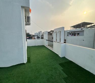 Indore Bed & Breakfast | Leela Shri by StaySure