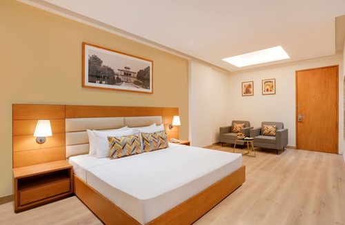 Agra Hotel | Lemon Tree Hotel Agra