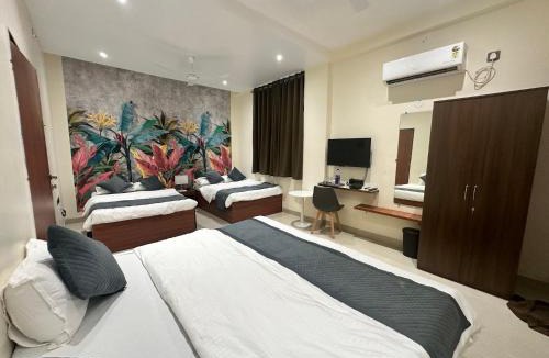 Akalkot House | LEO Deluxe & Suite Room