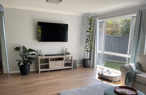 Macquarie Hills House | Light and roomy, home away from home