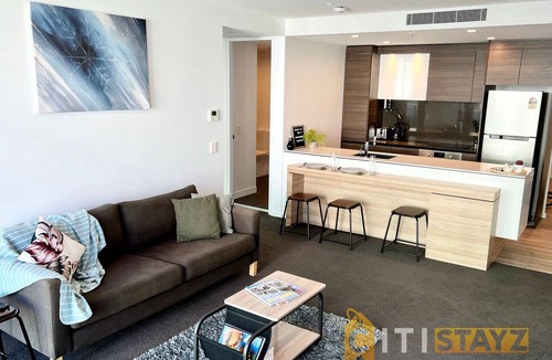 City East Apartment | Light & Lovely in Canberra's CBD - 1BR Apt w/Carsp