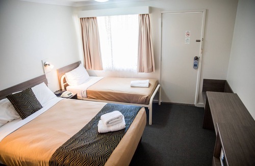 Goulburn Bed & Breakfast | Lilac City Motor Inn Standard Twin Room 21