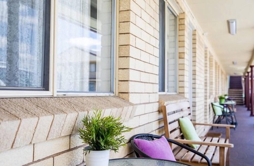 Goulburn Bed & Breakfast | Lilac City Motor Inn 2 Room Family 27