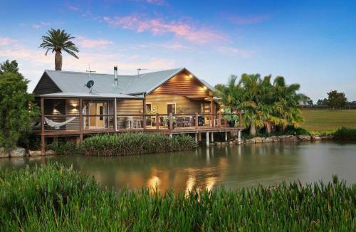 Keinbah Villa | Lilies Lakeside Spa Villa - 1 Bedroom