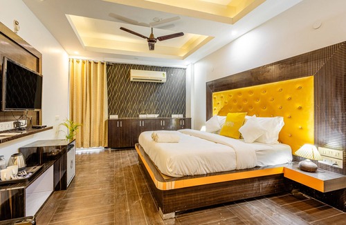 Sushant Lok Hotel | Lime Tree Hotel and Banquet Huda Metro