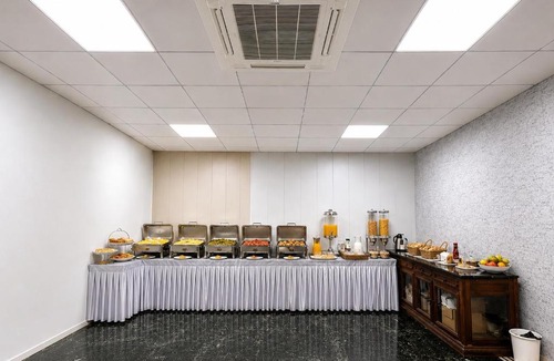 Sushant Lok Bed & Breakfast | Lime Tree Hotel Huda City Centre - Gurugram, Sector 29