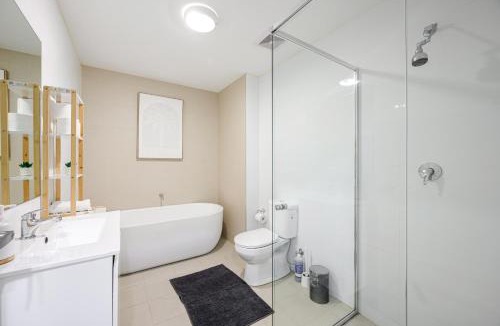 Warwick Farm Apartment | Liverpool 2Br 6ppl near Train Shopping Hospital