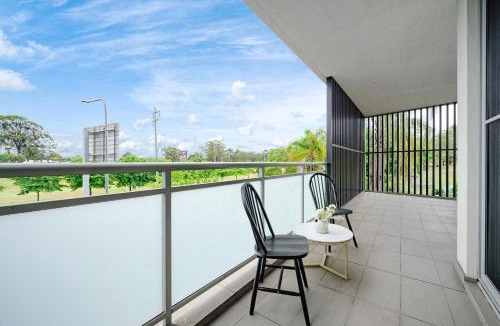 Warwick Farm Apartment | Liverpool 2Br 6ppl near Train Shopping Hospital