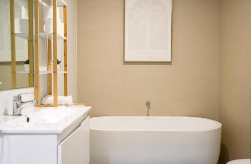 Warwick Farm Apartment | Liverpool 2Br 6ppl near Train Shopping Hospital
