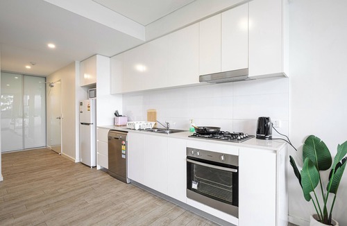 Liverpool Apartment | Liverpool 3Br APT Business/Hospital/Parking/8ppl