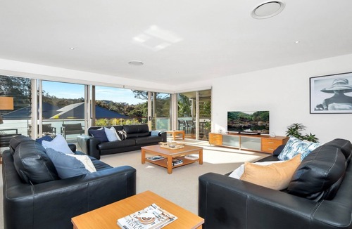 North Avoca House | LOLOMA | pool, wifi, sauna | Accom Holidays