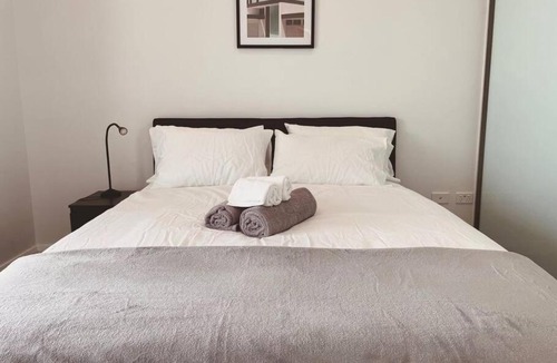 Westmead Apartment | Lovely 1 bedroom with free park in Westmead