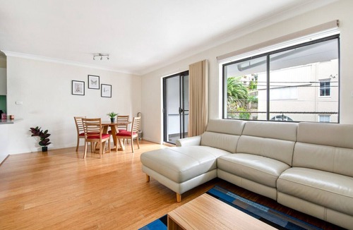 Coogee Apartment | Lovely 2-Bed with Balcony