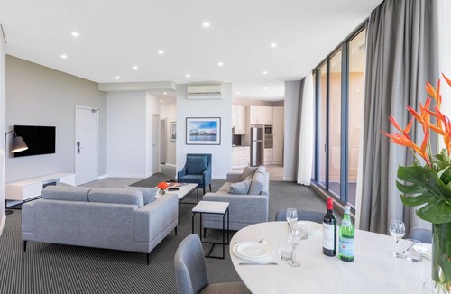 Waterloo Apartment | Lovely 3 Bedroom Park Suite at Waterloo Sydney
