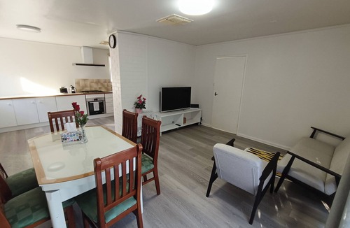 Pearce House | Lovely and quiet house Near Westfield CBR Hospital