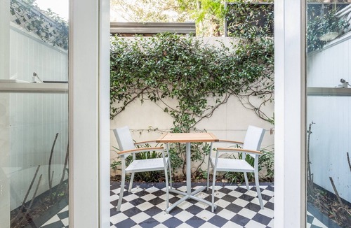 Lewisham Apartment | Lovely Studio with Patio