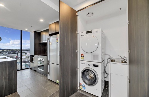 Phillip Apartment | Lovely Sunny 2-bedroom Apartment with Pool and Gym