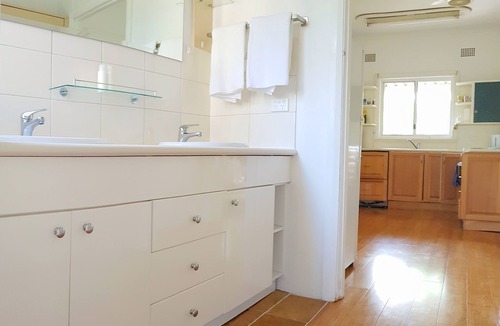Wentworthville House | Low price clean linen free stuff W1