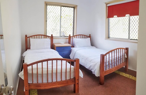 Wentworthville House | Low price clean linen free stuff W1