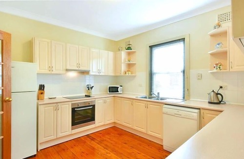Katoomba House | Lurline Lodge - Character and Charm Centrally Located to Katoomba Village and Attractions