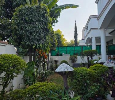 Vaishali Nagar House | Lush Living Suite