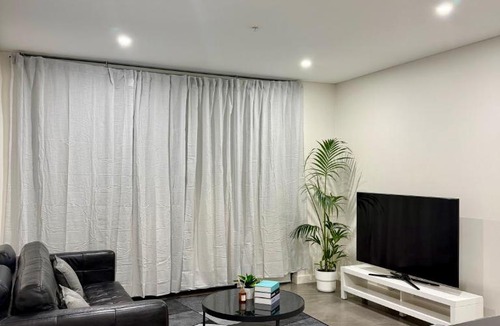Lidcombe Apartment | Luxe 3BR Apartment Near Stadium Balcony, Parking & WiFi