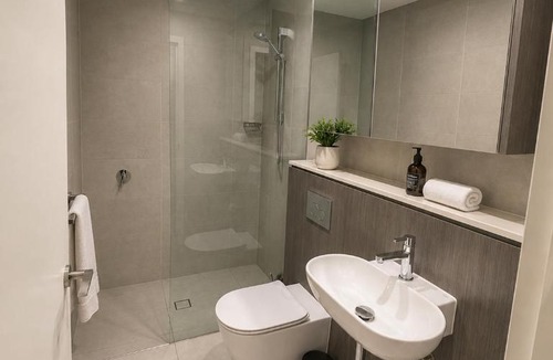 Lidcombe Apartment | Luxe 3BR Apartment Near Stadium Balcony, Parking & WiFi