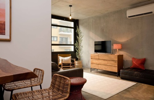 Kingston Apartment | LUXE Boutique Warehouse Style KING BED - EV Charger - Central Canberra Location!