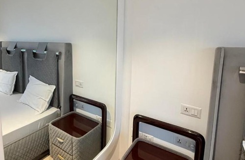 Gurugram Apartment | Luxe jacuzzi studio key 2