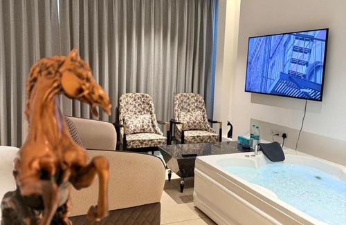 Gurugram Apartment | Luxe jacuzzi studio key 2