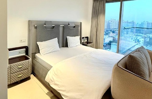 Gurugram Apartment | Luxe jacuzzi studio key 2