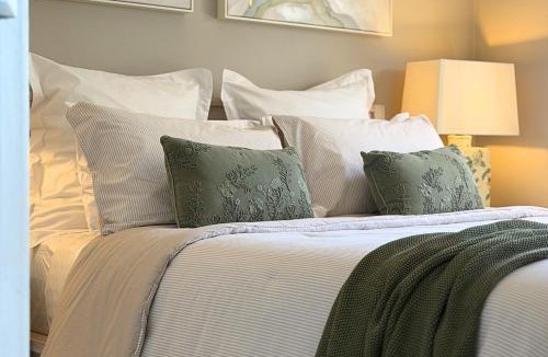 Wollongong CBD Apartment | Luxe Newly Renovated 2BR Unit - Pet Friendly - WALK TO BEACH