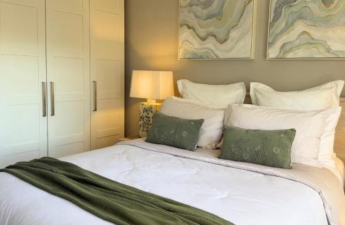 Wollongong CBD Apartment | Luxe Newly Renovated 2BR Unit - Pet Friendly - WALK TO BEACH