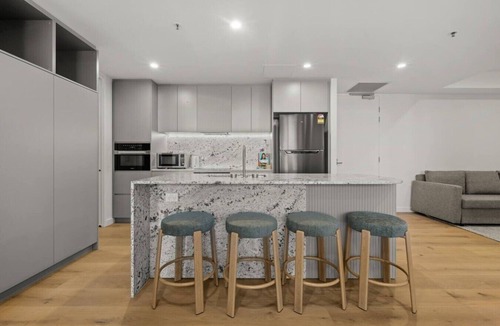 Canberra Apartment | Luxurious 2BR In Sought-After `Eastbourne` Complex