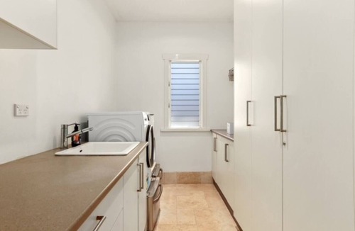 Mona Vale Apartment | Luxurious Beachside Oasis Sleeps 10