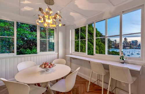 Lavender Bay Apartment | Luxurious Couple's Nest - With Iconic Sydney Harbour Bridge Views