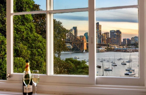 Lavender Bay Apartment | Luxurious Couple's Nest - With Iconic Sydney Harbour Bridge Views