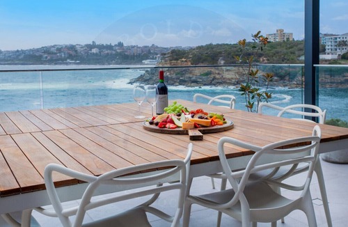 Clovelly House | Luxurious Waterfront House: Uninterrupted Panoramic Views of Gordons Bay
