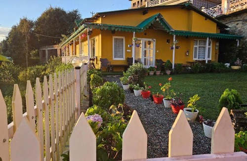 Mukteshwar Villa | Luxury 1BR Villa with Kitchen & Living Room - Himalayan Views, Pet Friendly